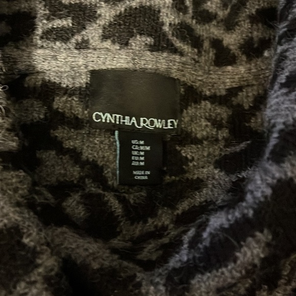 Cynthia Rowley Animal Print Crossover Cape size medium wool blend. - Picture 7 of 8